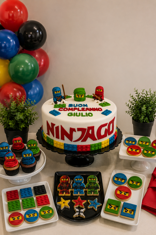Torta Ninjago per Compleanno Bambini con Sweet Table a Tema